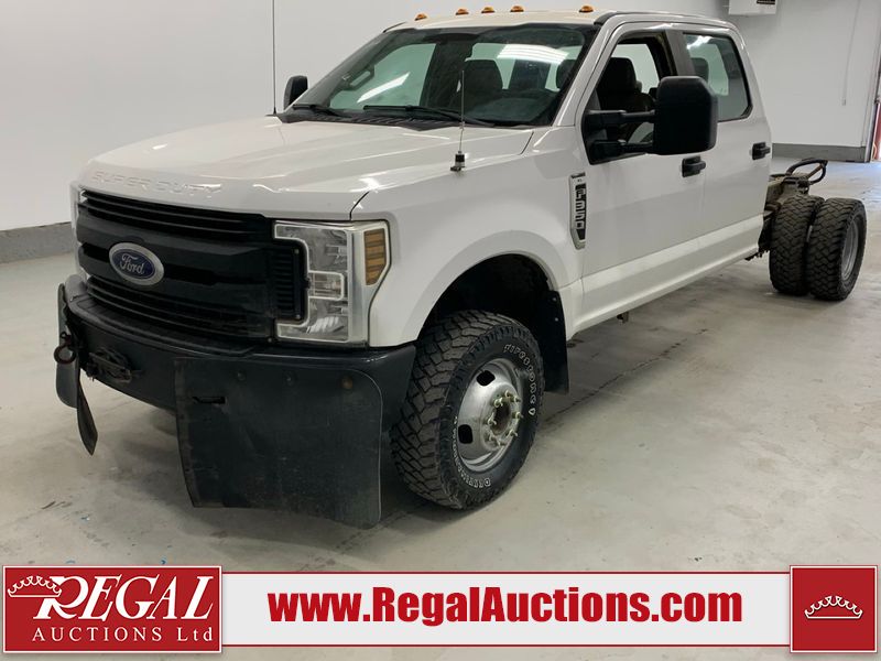 White 2019 Ford F-350 Super Duty Chassis XL Crew Cab DRW 4WD Pickup Truck Four-Wheel Drive