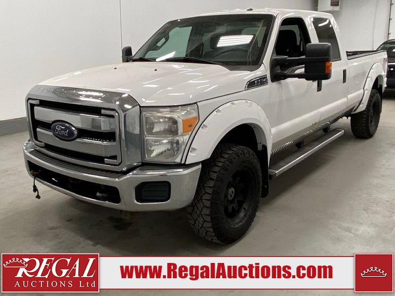 White 2013 Ford F-350 Super Duty XLT Crew Cab 4WD Pickup Truck Four-Wheel Drive