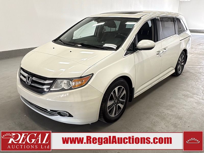 White 2015 Honda Odyssey Minivan Front-Wheel Drive