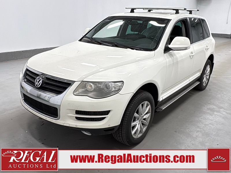 White 2010 Volkswagen Touareg SUV / Crossover