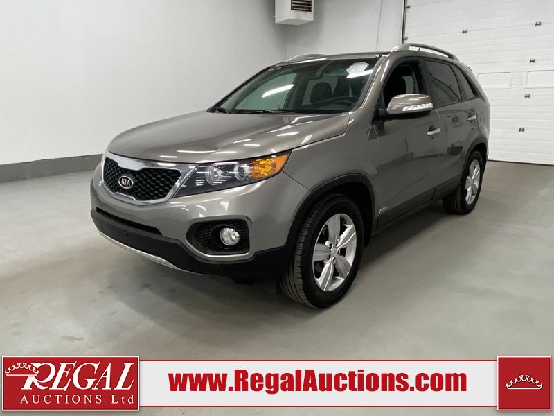 Gray 2013 Kia Sorento SUV / Crossover