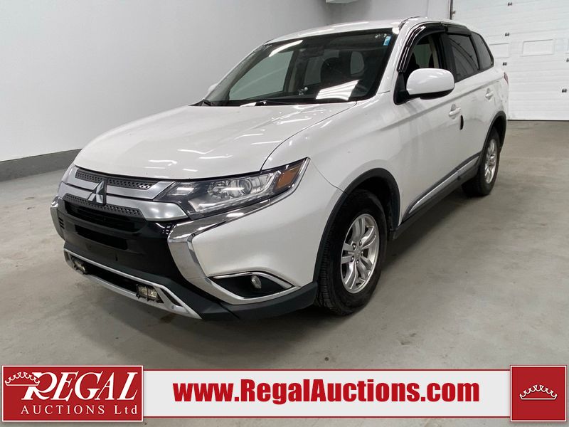 White 2019 Mitsubishi Outlander SUV / Crossover Front-Wheel Drive 
