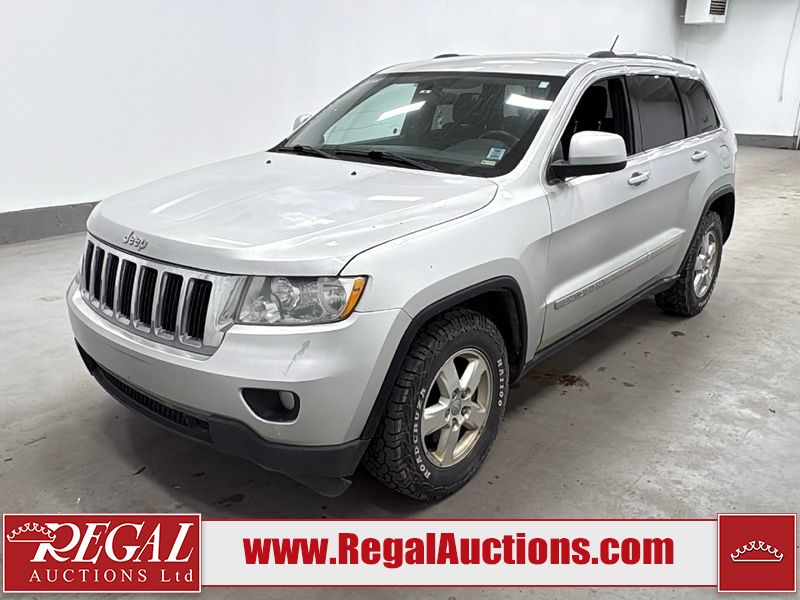 Silver 2013 Jeep Grand Cherokee SUV / Crossover