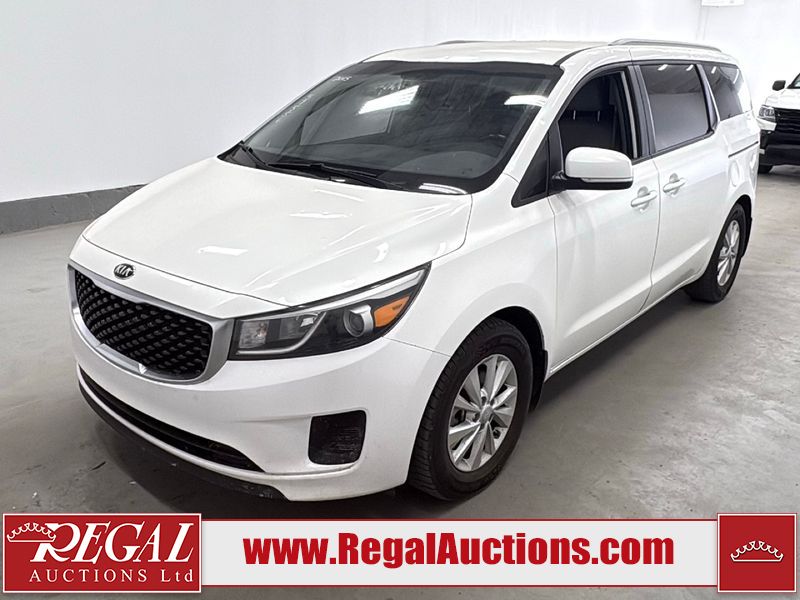 White 2015 Kia Sedona Minivan Front-Wheel Drive